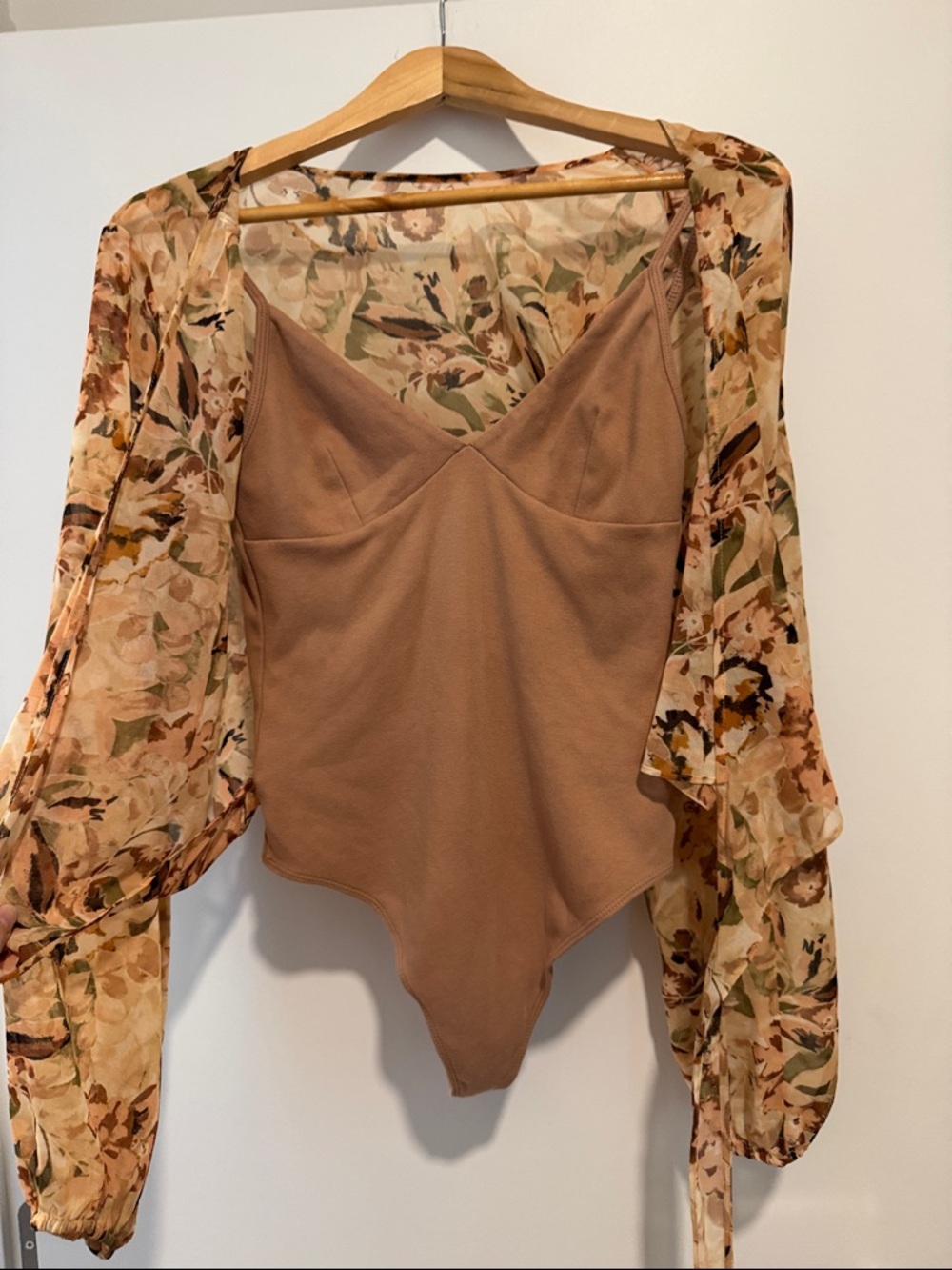 Aritzia Wilfred Floral Tie-Front Long Sleeve Bodysuit - Picture 3 of 4